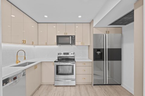 Condo in Boca Raton, Florida, 2 bedrooms  № 2247783 - photo 2