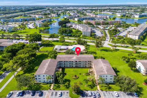 Condo in Boca Raton, Florida, 2 bedrooms  № 2247783 - photo 10