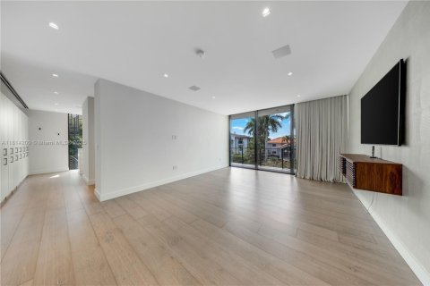 Villa ou maison à vendre à Miami Beach, Floride: 5 chambres, 524.15 m2 № 1957401 - photo 14