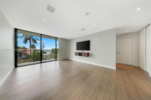 Villa ou maison à vendre à Miami Beach, Floride: 5 chambres, 524.15 m2 № 1957401 - photo 13