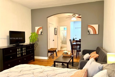 Apartamento en alquiler en Miami Beach, Florida, 39.95 m2 № 1985935 - foto 3