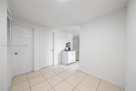 Casa en venta en Miami, Florida, 3 dormitorios, 86.58 m2 № 1953920 - foto 19
