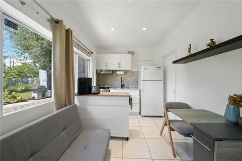 Casa en venta en Miami, Florida, 3 dormitorios, 86.58 m2 № 1953920 - foto 25