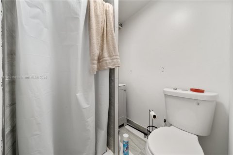 Casa en venta en Miami, Florida, 3 dormitorios, 86.58 m2 № 1953920 - foto 5