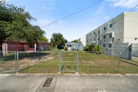 Casa en venta en Miami, Florida, 3 dormitorios, 86.58 m2 № 1953920 - foto 26