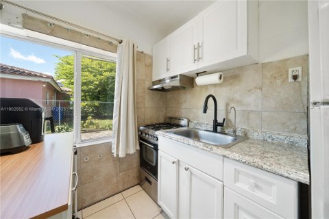 Casa en venta en Miami, Florida, 3 dormitorios, 86.58 m2 № 1953920 - foto 13