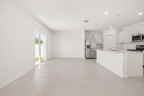 Villa ou maison à louer à Kissimmee, Floride: 4 chambres, 174.66 m2 № 2378331 - photo 12