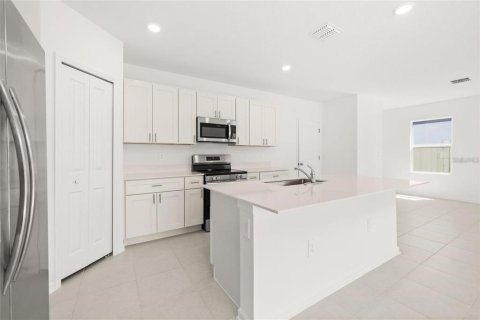 Villa ou maison à louer à Kissimmee, Floride: 4 chambres, 174.66 m2 № 2378331 - photo 9