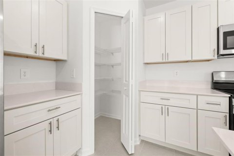 Villa ou maison à louer à Kissimmee, Floride: 4 chambres, 174.66 m2 № 2378331 - photo 13