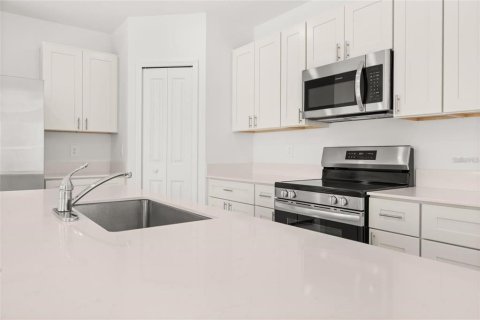 Villa ou maison à louer à Kissimmee, Floride: 4 chambres, 174.66 m2 № 2378331 - photo 6