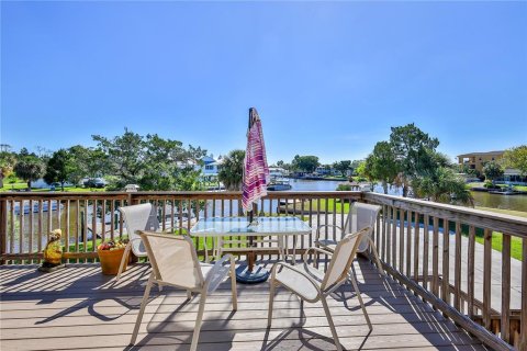 House in Hernando Beach, Florida 3 bedrooms, 98.1 sq.m. № 2388517 - photo 12