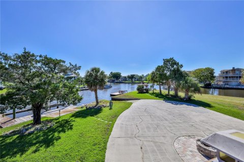 House in Hernando Beach, Florida 3 bedrooms, 98.1 sq.m. № 2388517 - photo 16