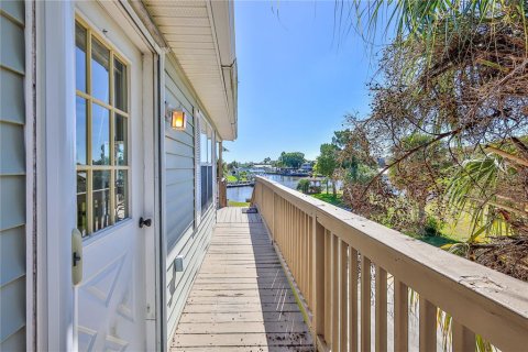 House in Hernando Beach, Florida 3 bedrooms, 98.1 sq.m. № 2388517 - photo 10