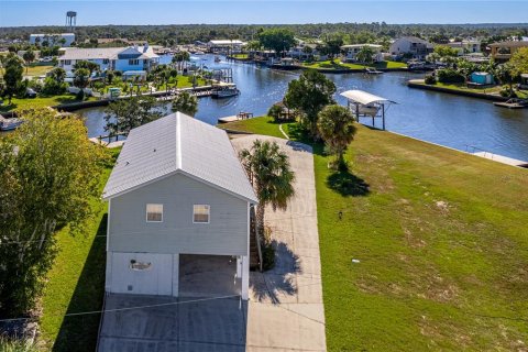House in Hernando Beach, Florida 3 bedrooms, 98.1 sq.m. № 2388517 - photo 7