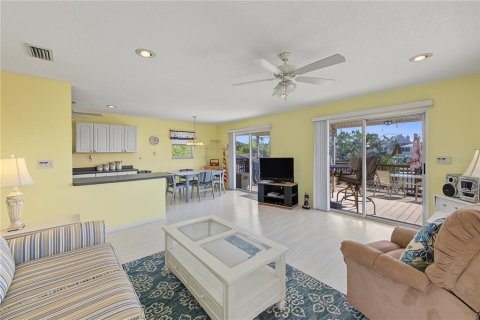 House in Hernando Beach, Florida 3 bedrooms, 98.1 sq.m. № 2388517 - photo 20