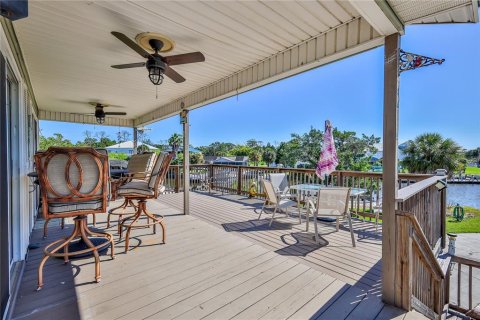 House in Hernando Beach, Florida 3 bedrooms, 98.1 sq.m. № 2388517 - photo 11