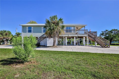 House in Hernando Beach, Florida 3 bedrooms, 98.1 sq.m. № 2388517 - photo 2