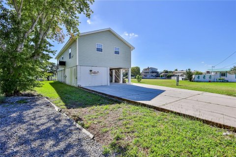 House in Hernando Beach, Florida 3 bedrooms, 98.1 sq.m. № 2388517 - photo 6