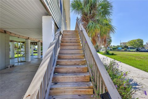 House in Hernando Beach, Florida 3 bedrooms, 98.1 sq.m. № 2388517 - photo 9