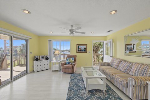 House in Hernando Beach, Florida 3 bedrooms, 98.1 sq.m. № 2388517 - photo 21