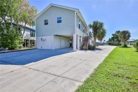 House in Hernando Beach, Florida 3 bedrooms, 98.1 sq.m. № 2388517 - photo 4
