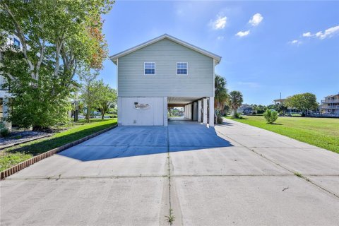 House in Hernando Beach, Florida 3 bedrooms, 98.1 sq.m. № 2388517 - photo 3