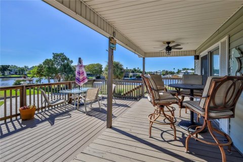 House in Hernando Beach, Florida 3 bedrooms, 98.1 sq.m. № 2388517 - photo 13