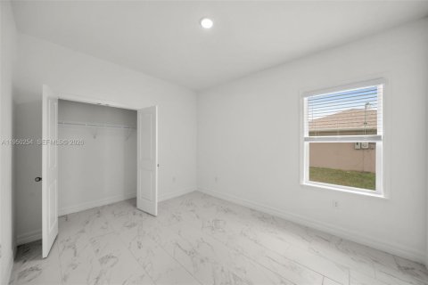 Снять в аренду виллу или дом в Кейп-Корал, Флорида 4 спальни, № 2005780 - фото 11