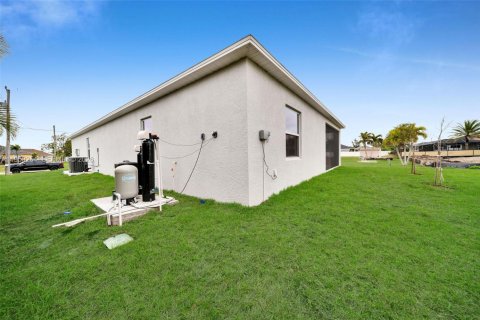 Снять в аренду виллу или дом в Кейп-Корал, Флорида 4 спальни, № 2005780 - фото 15