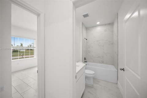 Снять в аренду виллу или дом в Кейп-Корал, Флорида 4 спальни, № 2005780 - фото 12