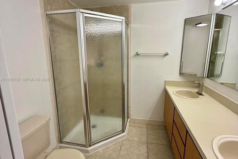 Townhouse in West Palm Beach, Florida 2 bedrooms, 119.66 sq.m. № 2040476 - photo 12