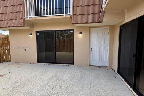 Townhouse in West Palm Beach, Florida 2 bedrooms, 119.66 sq.m. № 2040476 - photo 2