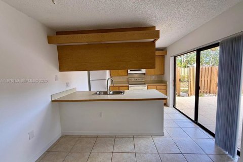 Townhouse in West Palm Beach, Florida 2 bedrooms, 119.66 sq.m. № 2040476 - photo 4