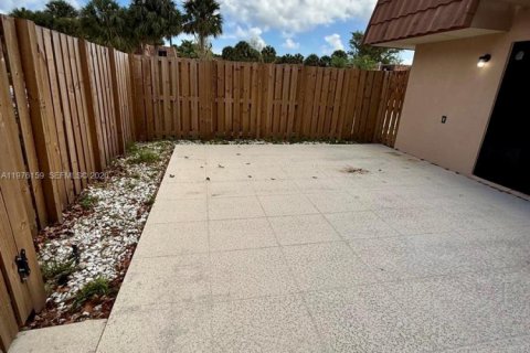 Townhouse in West Palm Beach, Florida 2 bedrooms, 119.66 sq.m. № 2040476