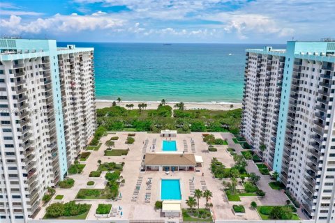 Condo à Hollywood, Floride, 2 chambres  № 2257900