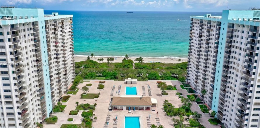 Condo à Hollywood, Floride, 2 chambres  № 2257900
