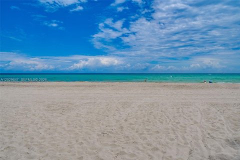 Copropriété à vendre à Hollywood, Floride: 2 chambres, 145.86 m2 № 2257900 - photo 3