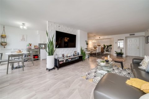 Copropriété à vendre à Hollywood, Floride: 2 chambres, 145.86 m2 № 2257900 - photo 11