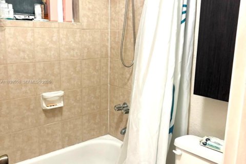 Touwnhouse à louer à Miami, Floride: 3 chambres, 136.01 m2 № 1999359 - photo 14