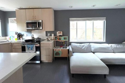 Touwnhouse à louer à Miami, Floride: 3 chambres, 136.01 m2 № 1999359 - photo 7