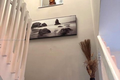 Touwnhouse à louer à Miami, Floride: 3 chambres, 136.01 m2 № 1999359 - photo 11