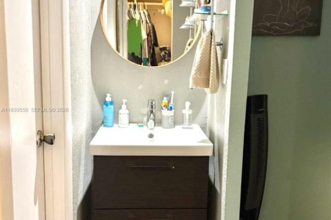 Touwnhouse à louer à Miami, Floride: 3 chambres, 136.01 m2 № 1999359 - photo 13