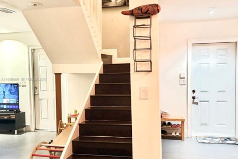 Touwnhouse à louer à Miami, Floride: 3 chambres, 136.01 m2 № 1999359 - photo 10