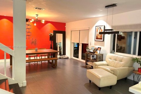 Touwnhouse à louer à Miami, Floride: 3 chambres, 136.01 m2 № 1999359 - photo 5