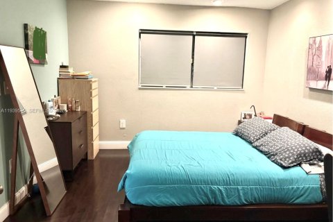 Touwnhouse à louer à Miami, Floride: 3 chambres, 136.01 m2 № 1999359 - photo 12