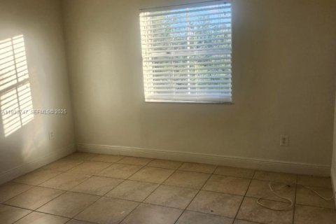 Condo in Cutler Bay, Florida, 2 bedrooms № 1989487 - photo 13