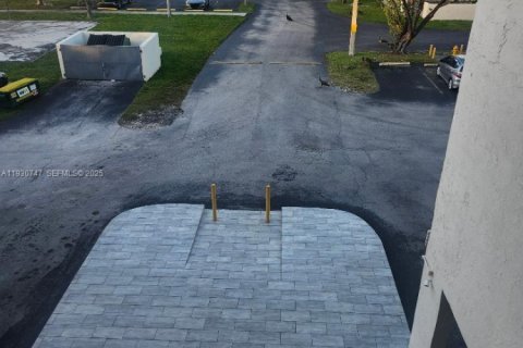 Condo in Cutler Bay, Florida, 2 bedrooms № 1989487 - photo 3