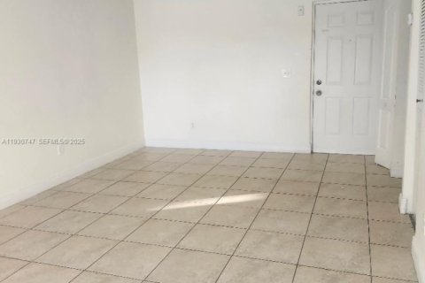 Condo in Cutler Bay, Florida, 2 bedrooms № 1989487 - photo 18