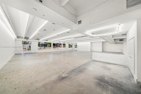 Commercial property in Miami, Florida № 1804582 - photo 9