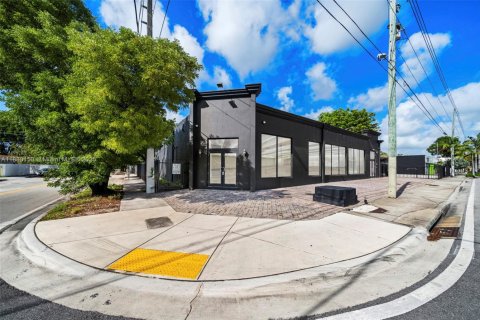 Commercial property in Miami, Florida № 1804582 - photo 1